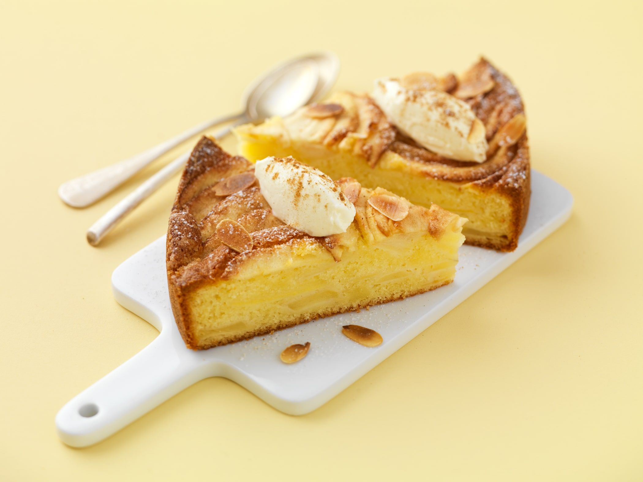 Gâteau moelleux aux pommes et à la crème Grand Fermage