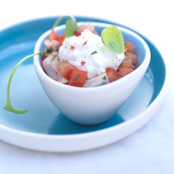 Tartare de Tomate et Thon au Basilic et Fromage de Chèvre Frais