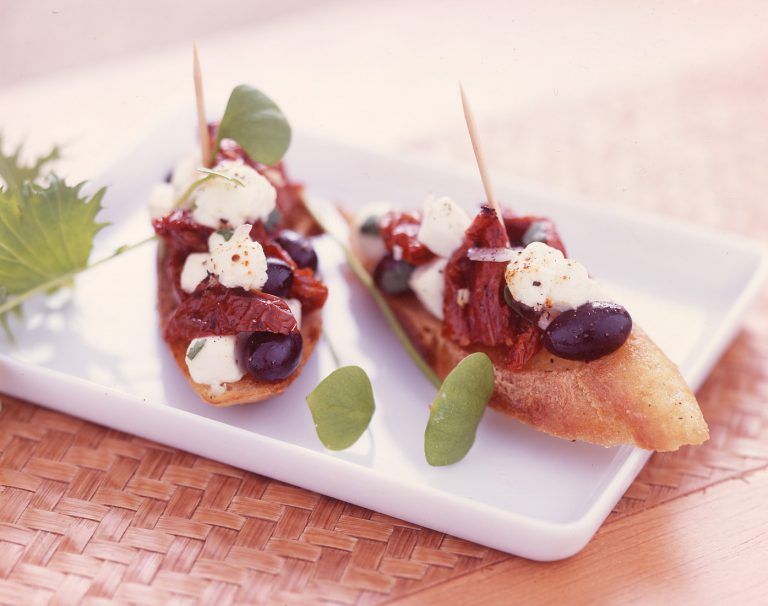 Bruschetta aux cubes de chèvre