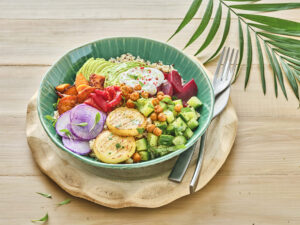 Poke bowl quinoa, avocat, patate douce & chèvre chaud